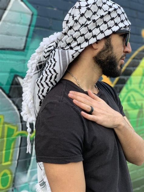 how to wear palestinian keffiyeh